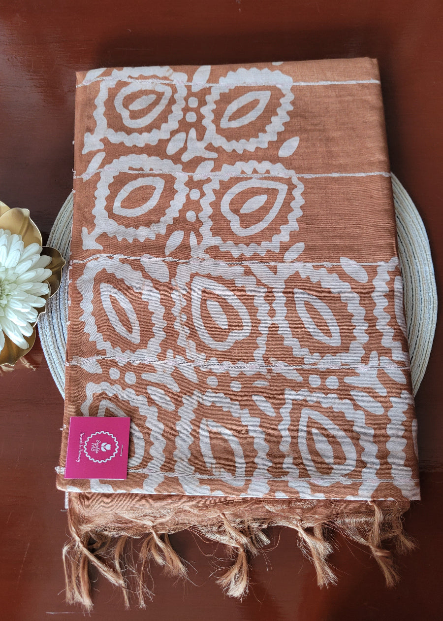 Light Chocolate Jute cotton Saree In Batik Print- Bengal